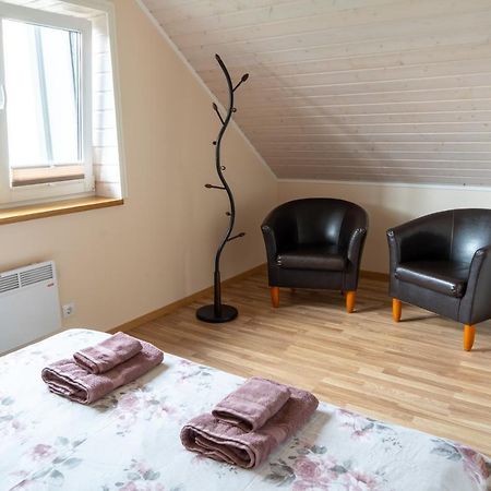 Cosy Family Guesthouse With Sauna And Garden กูรัซซาเร ภายนอก รูปภาพ