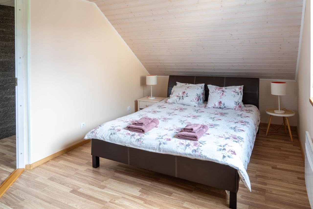 Cosy Family Guesthouse With Sauna And Garden กูรัซซาเร ภายนอก รูปภาพ